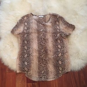 Equipment 100% silk snakeskin short sleeve shirt!